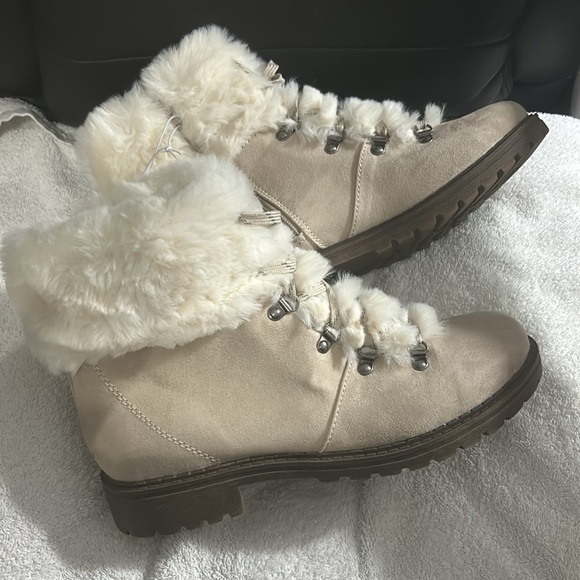 NWT Universal Thread Faux Fur Suede Short Boots Size 12 - Picture 11 of 11